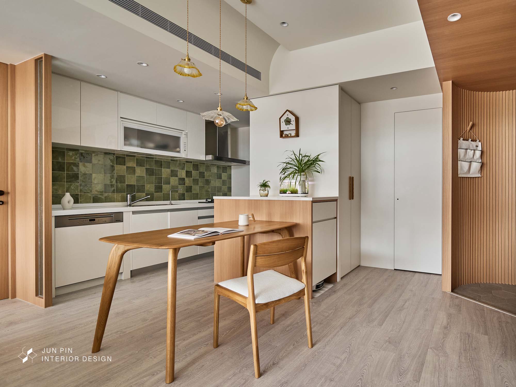 想保留個人色彩偏好,可將搶眼色彩運用於小範圍點綴