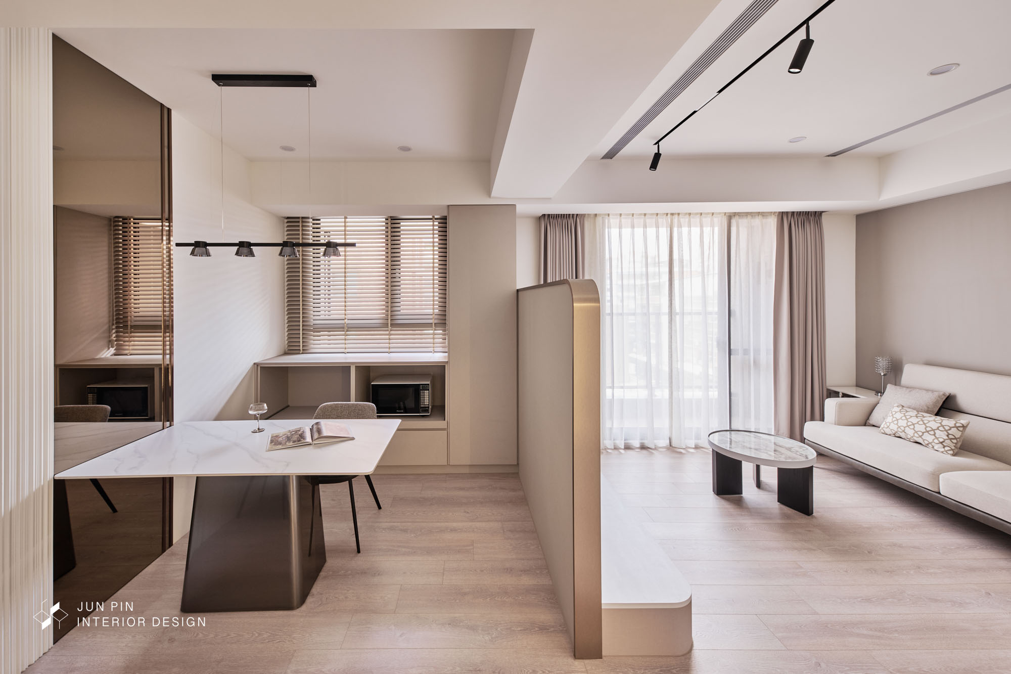 輕隔間牆體具高度彈性,可依空間需求進行調整。