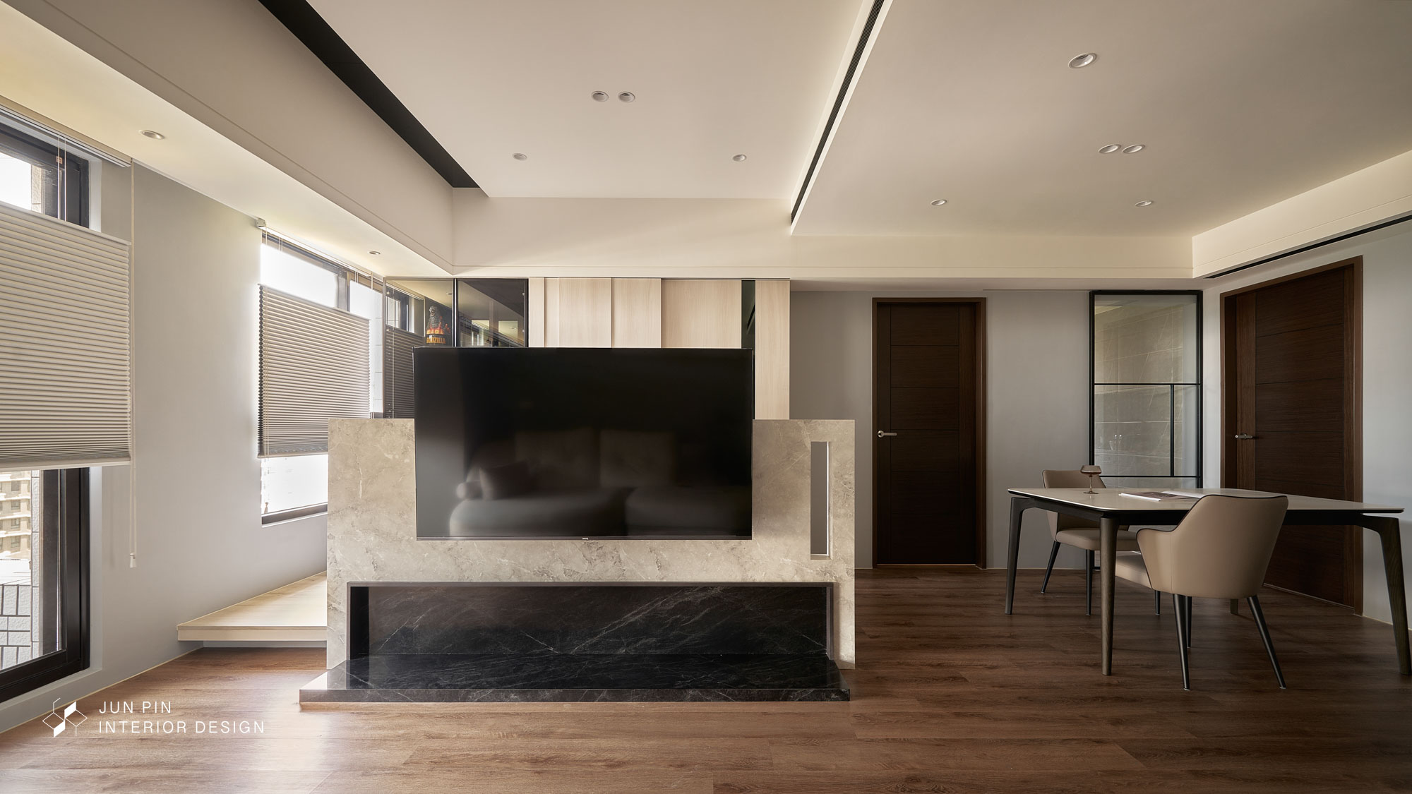 輕隔間也可以掛電視