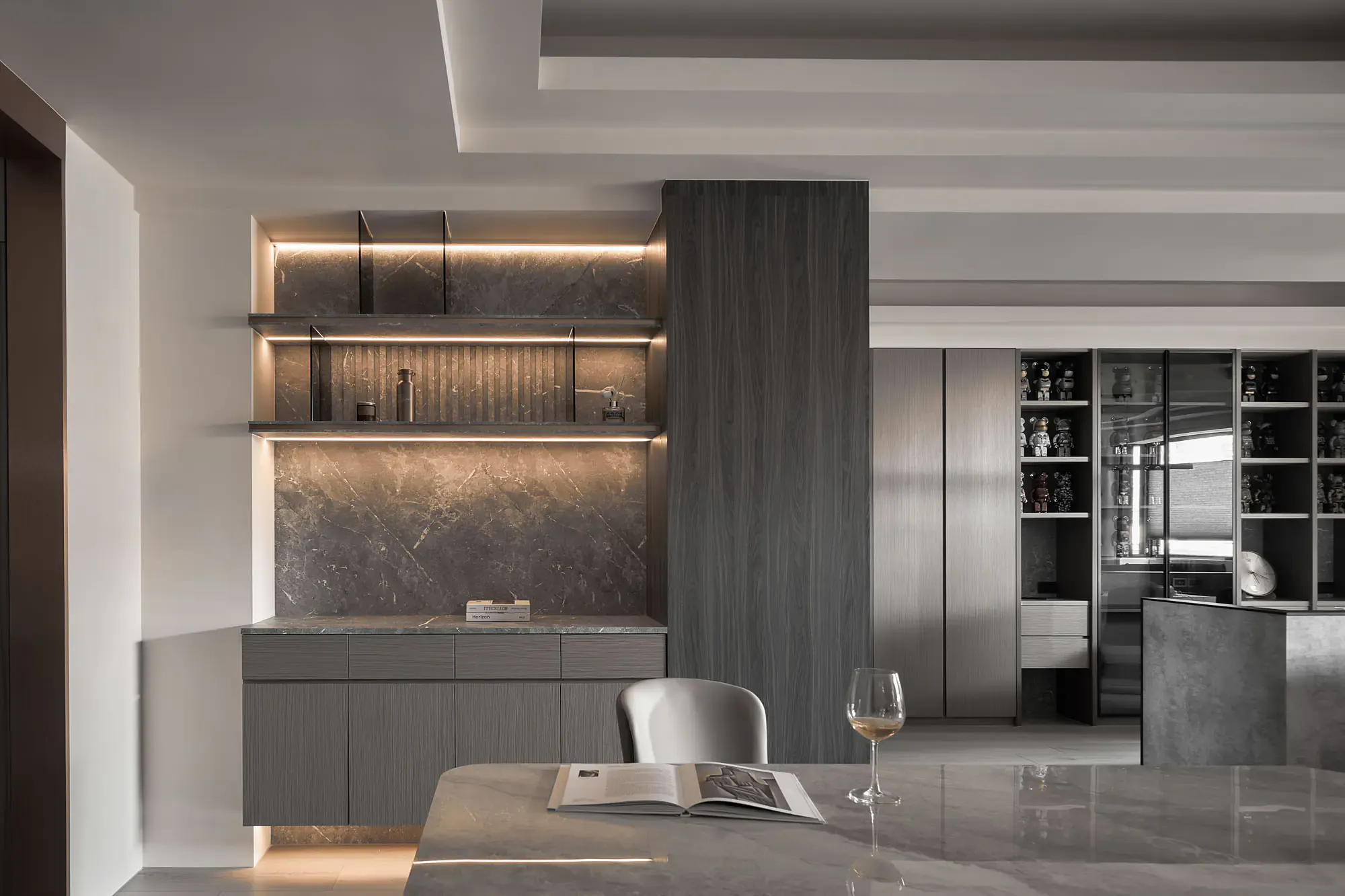 室內設計中，材質混搭是不可或缺的手法