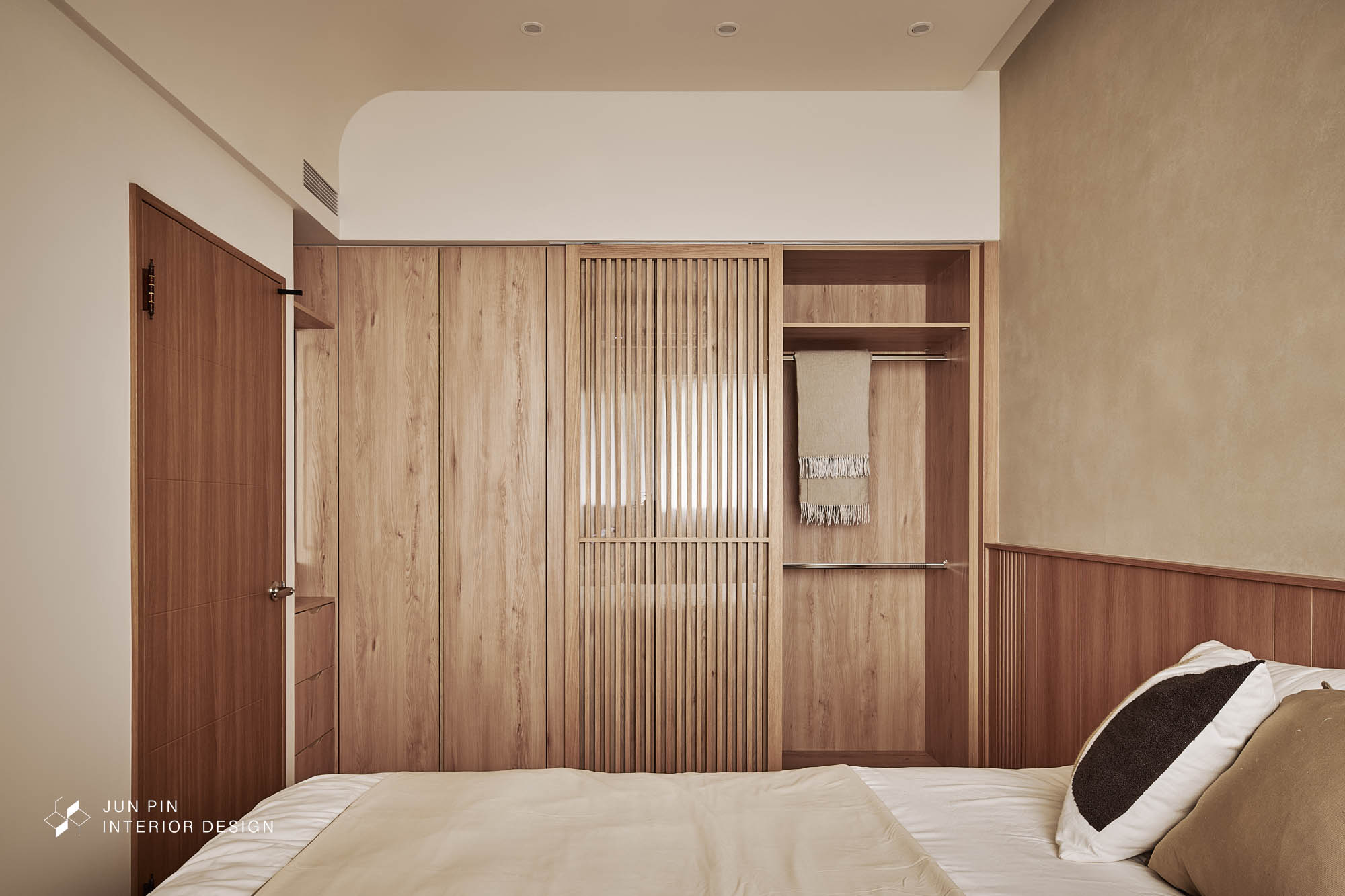 木作櫃需要定期保養但耐用度較高