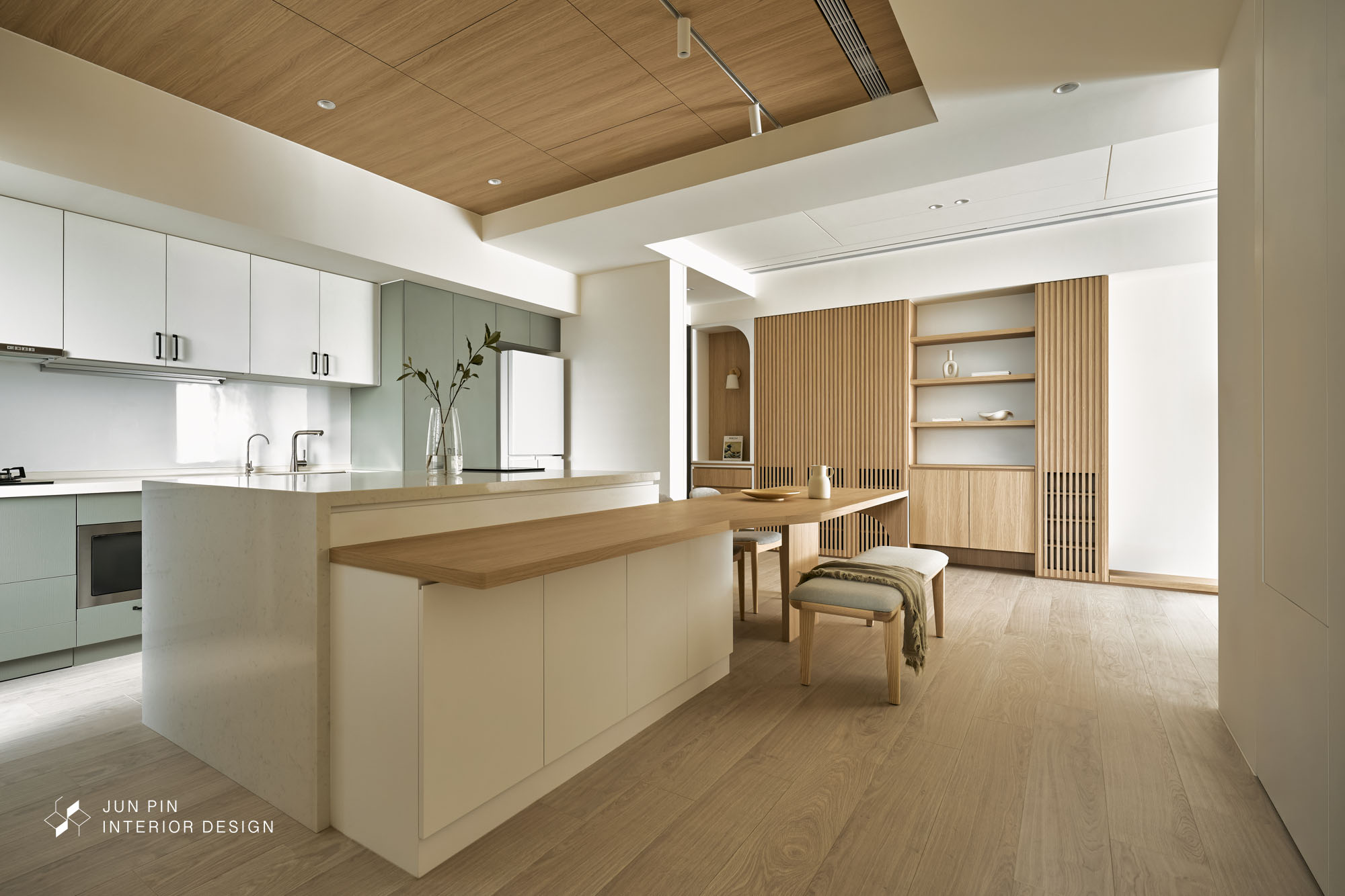 實木與海島型木地板在價格、使用年限與維護方式上皆有所差異